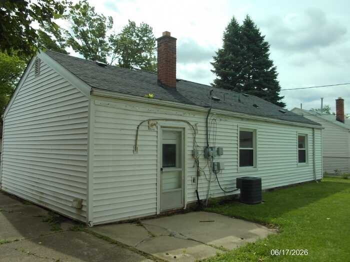 26751 Belanger St - Photo 3 of 10