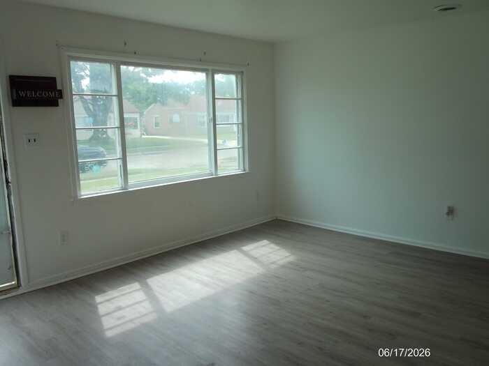 26751 Belanger St - Photo 4 of 10