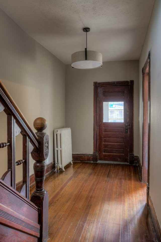 924 S 31st St - Photo 3 of 35