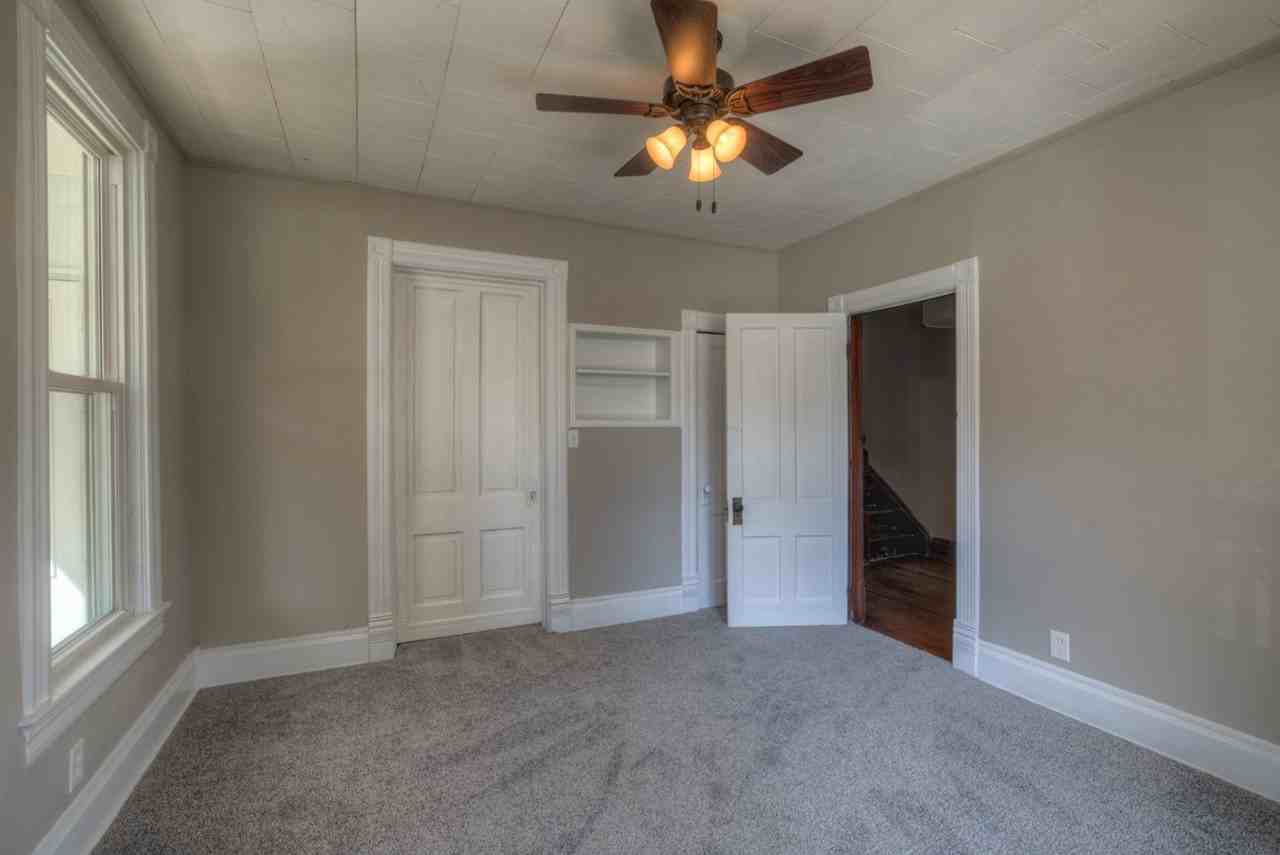 924 S 31st St - Photo 6 of 35
