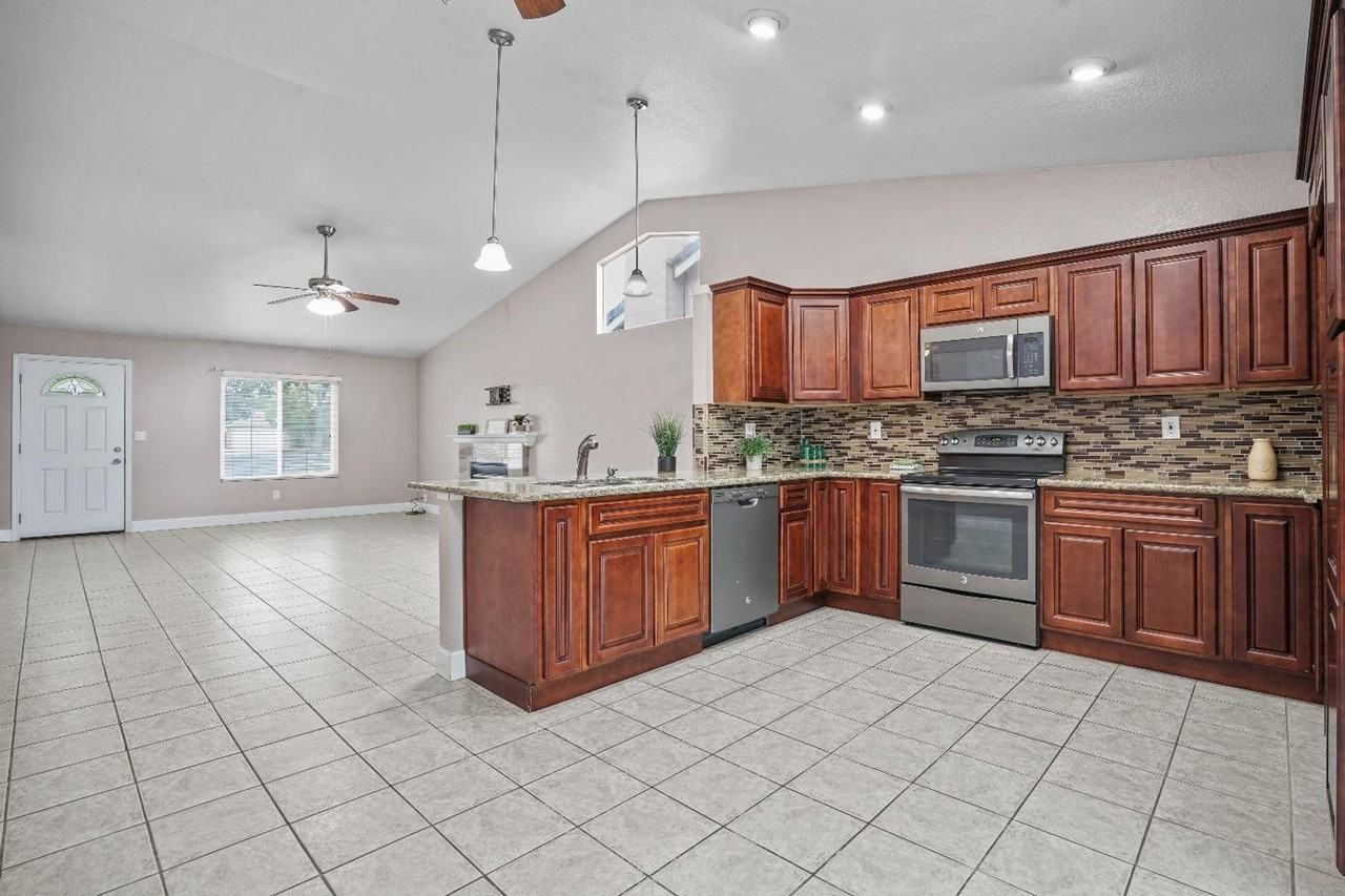 3524 Asheboro Ln - Photo 3 of 7