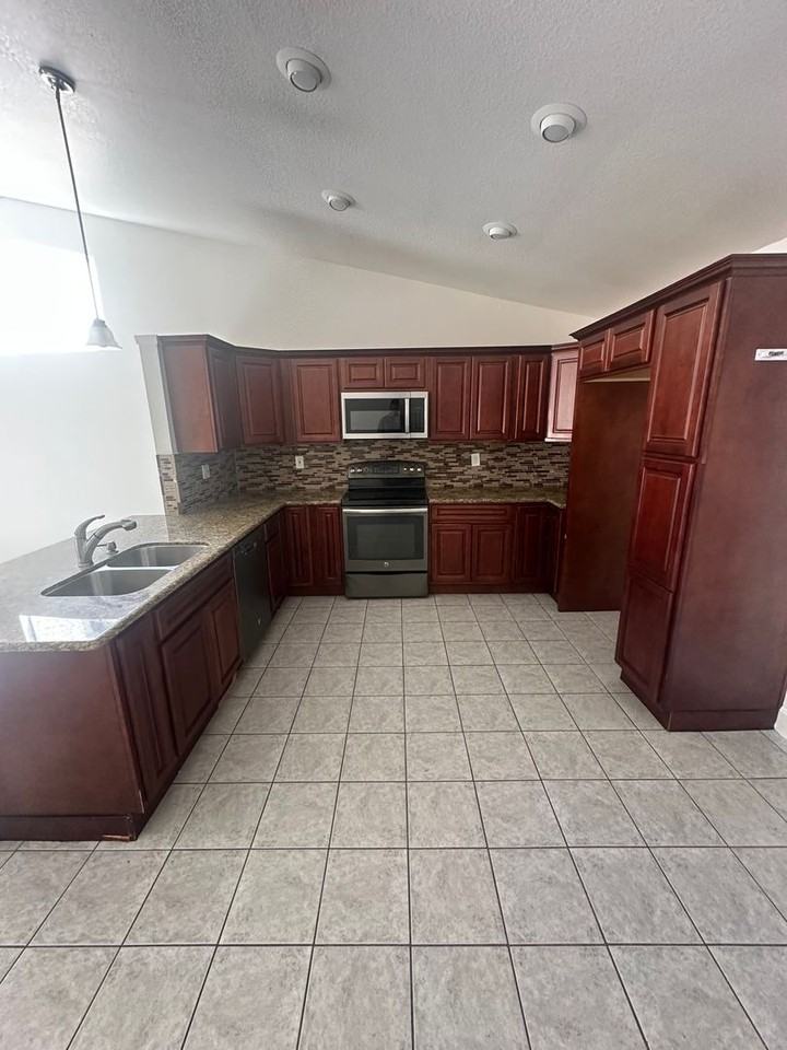 3524 Asheboro Ln - Photo 4 of 7