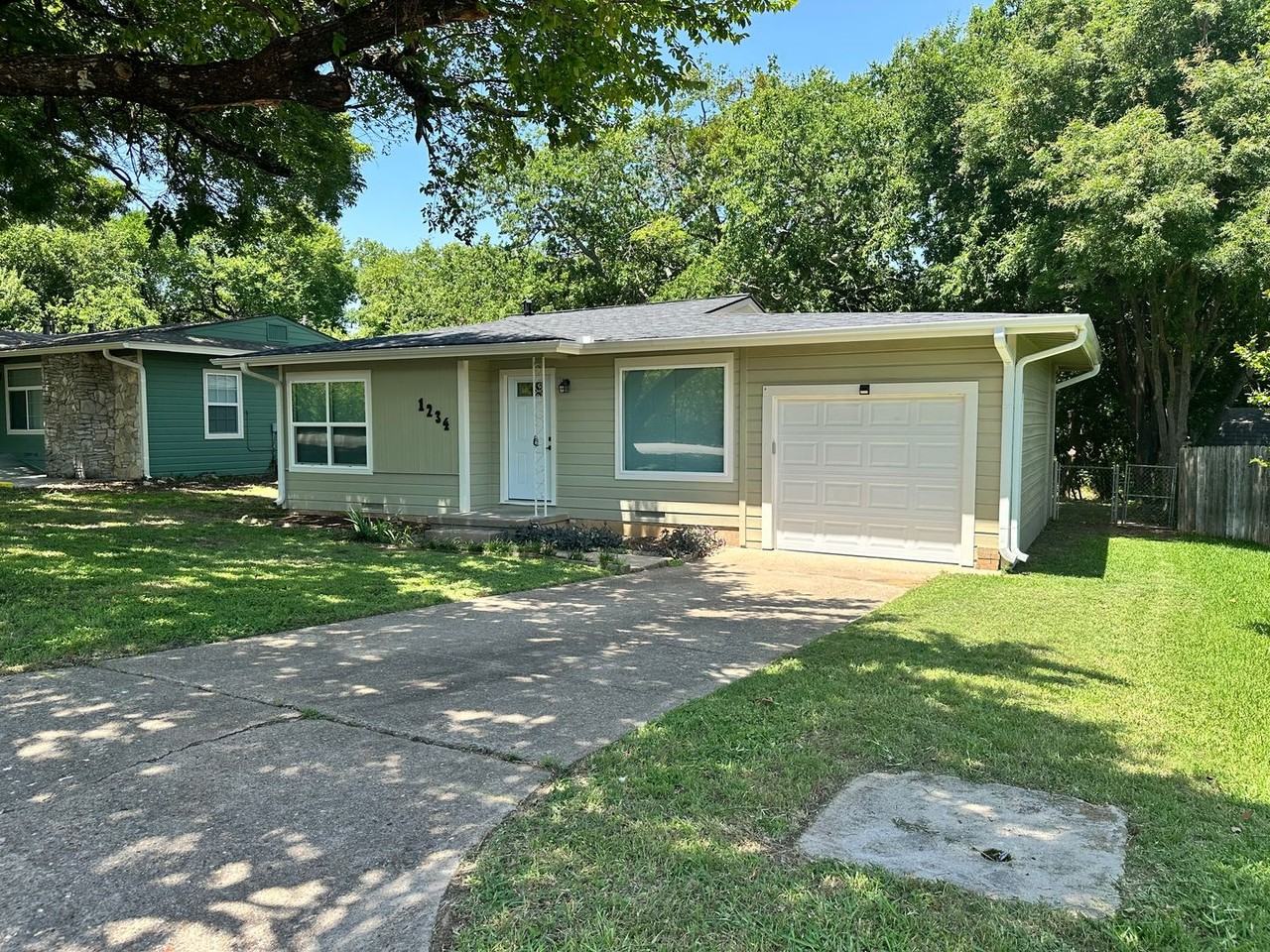 1234 S Brazos St - Photo 3 of 19