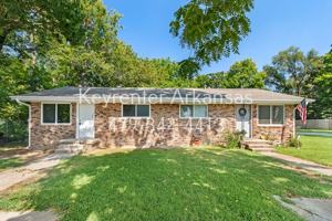 featured image of 701 N College St
