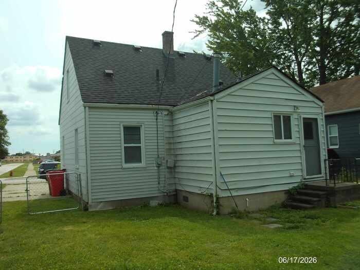 25627 Paige St - Photo 2 of 12