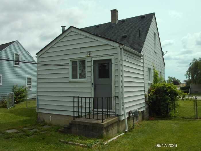 25627 Paige St - Photo 3 of 12