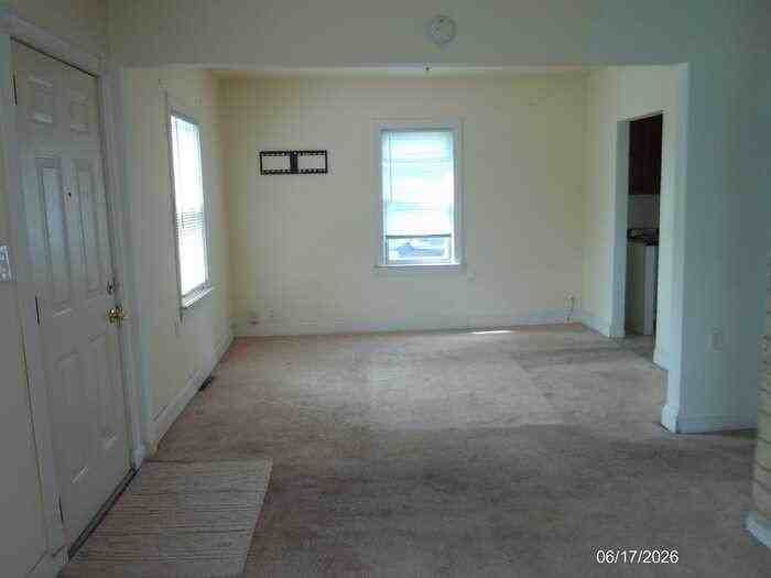 25627 Paige St - Photo 4 of 12