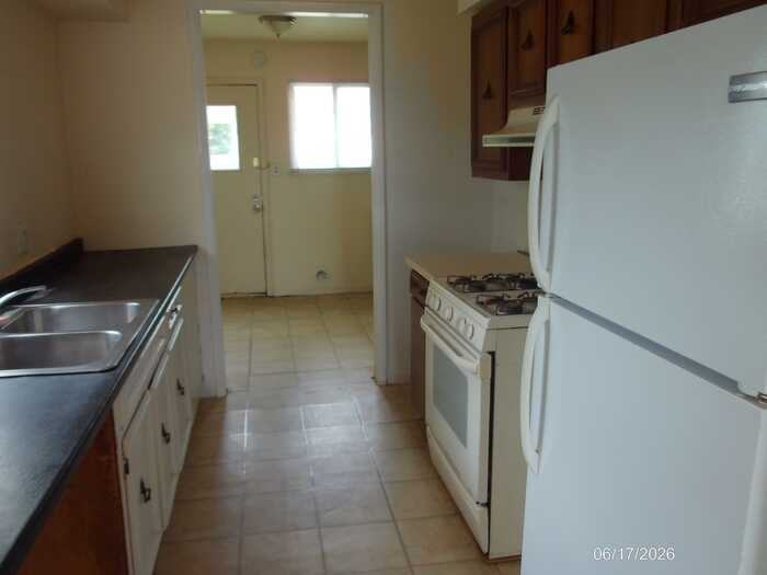 25627 Paige St - Photo 7 of 12