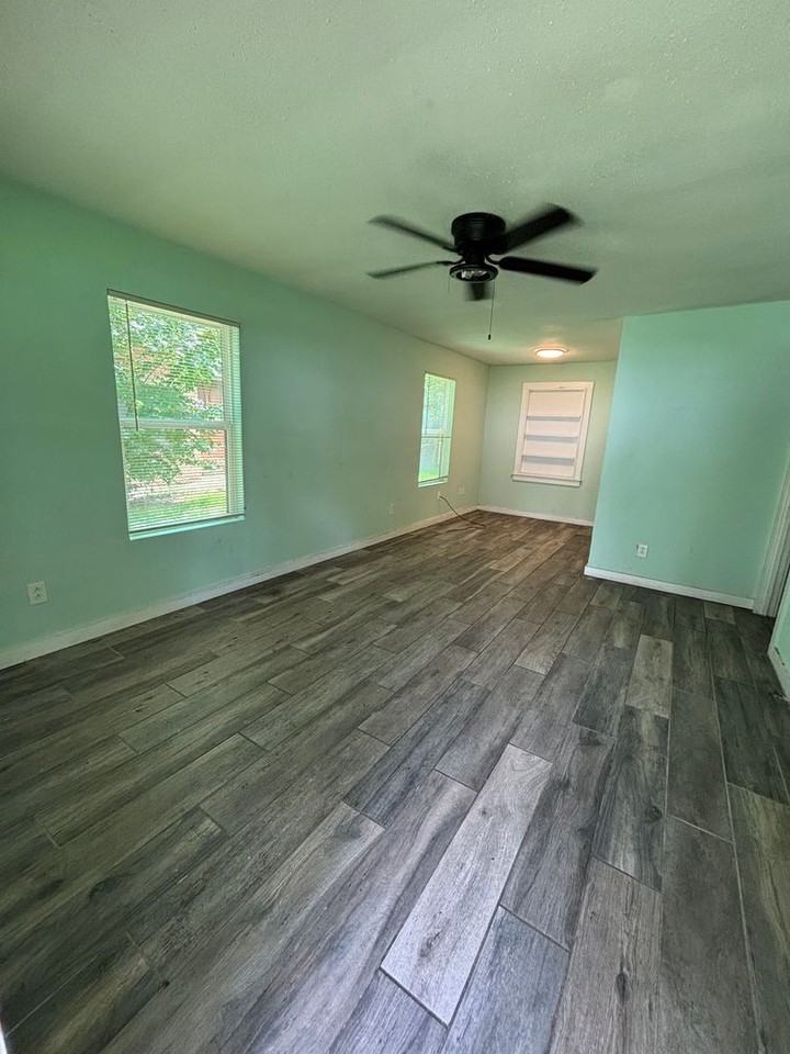 5325 Sussex Ave - Photo 3 of 10