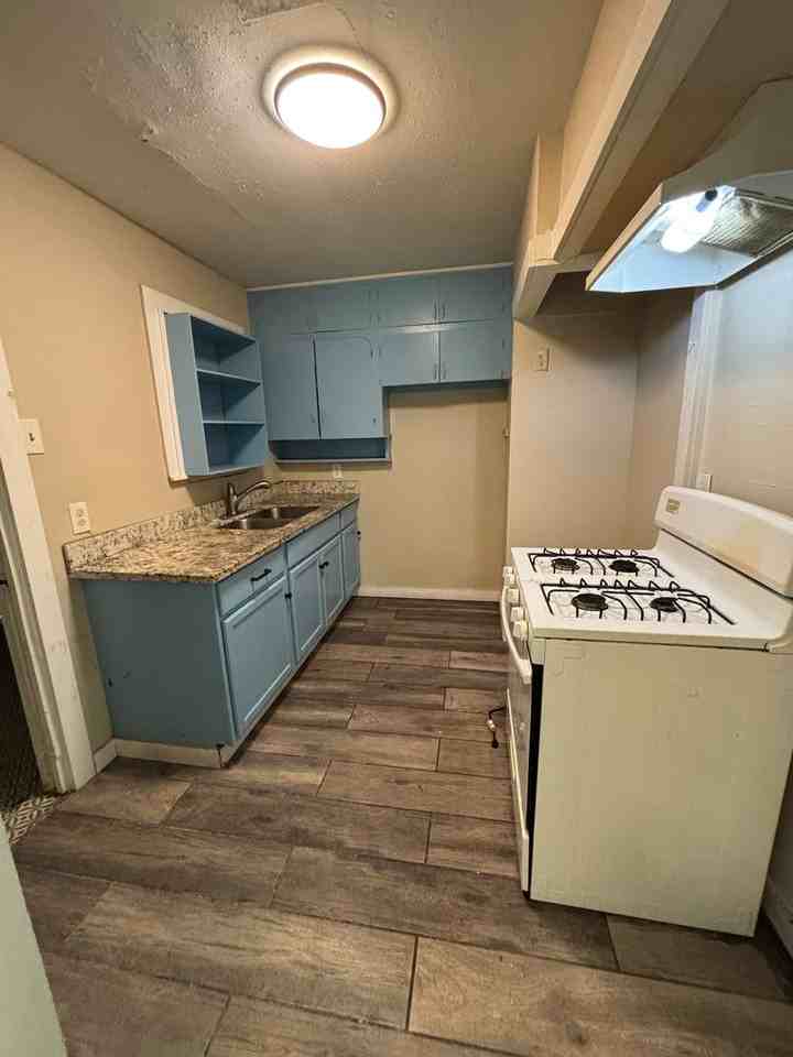 5325 Sussex Ave - Photo 4 of 10