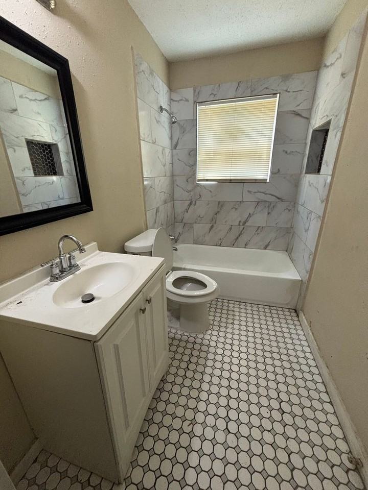 5325 Sussex Ave - Photo 6 of 10