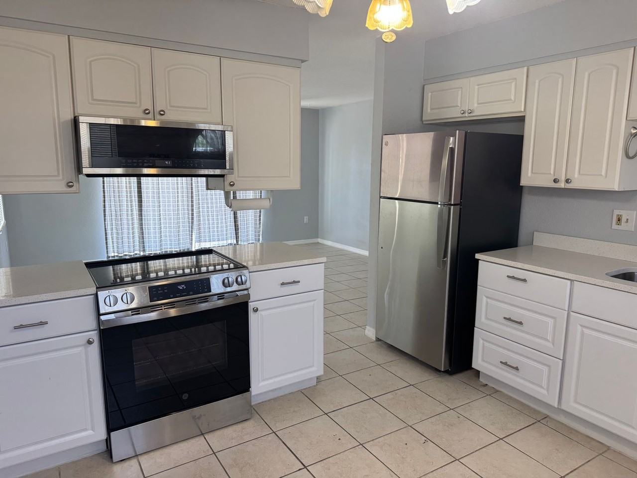 384 Flamingo Dr - Photo 3 of 15