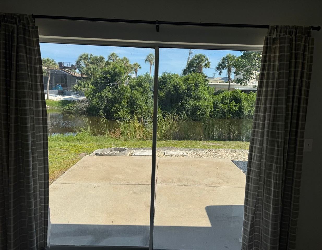 384 Flamingo Dr - Photo 4 of 15