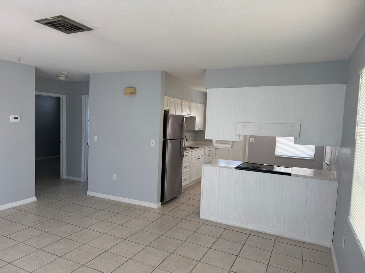 384 Flamingo Dr - Photo 5 of 15