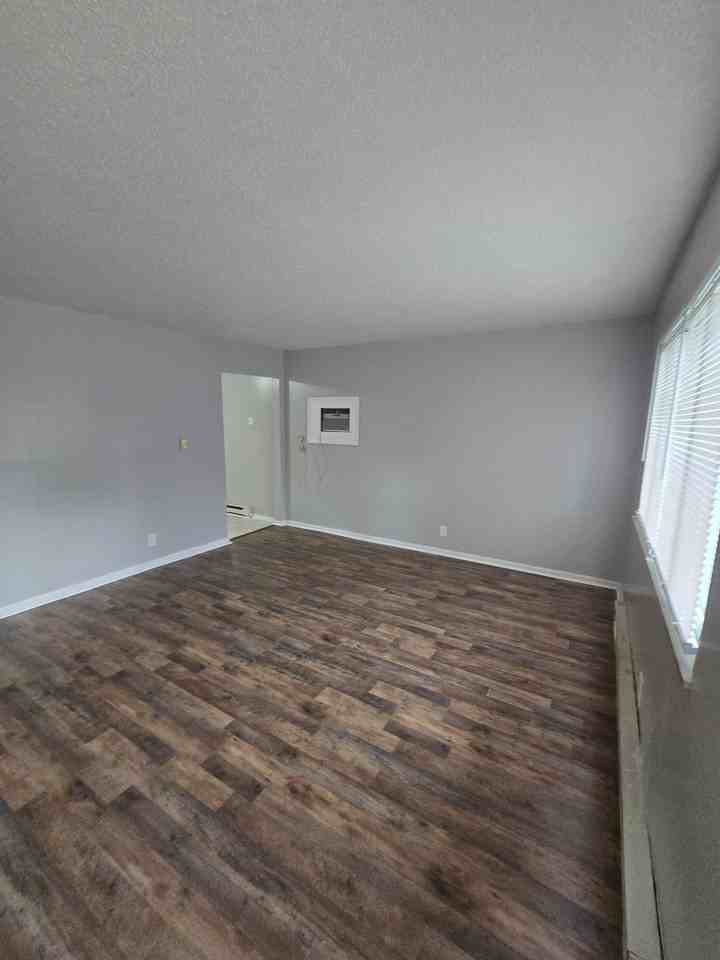 5406 Chelsea Rd - Photo 3 of 11