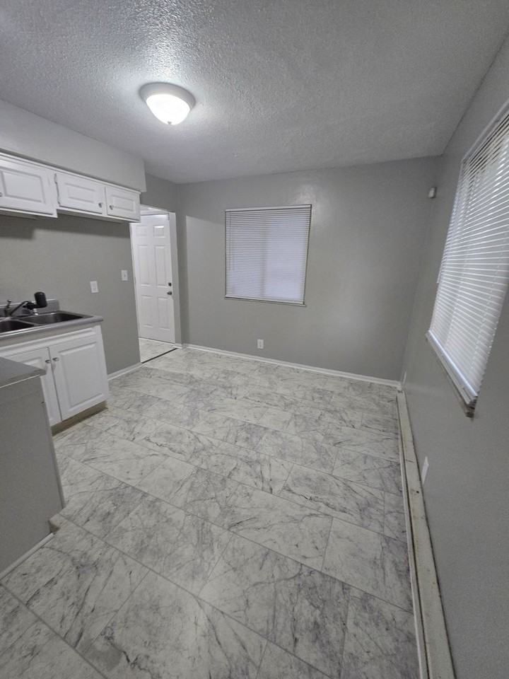 5406 Chelsea Rd - Photo 6 of 11