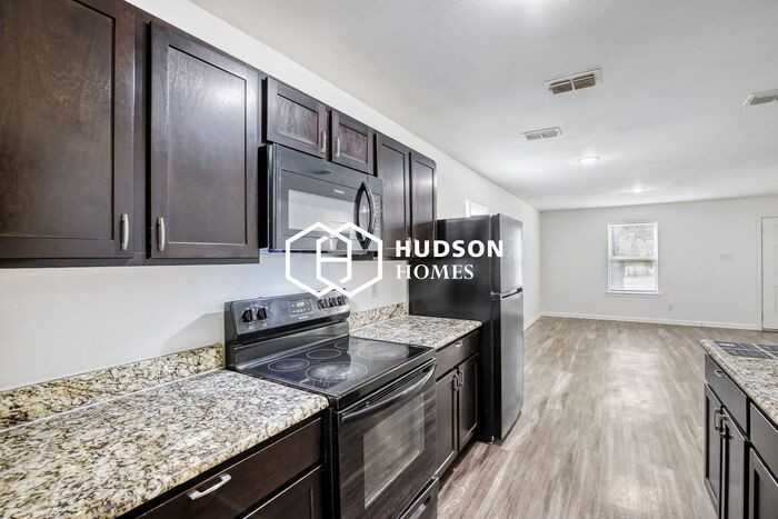 1205 Booker St - Photo 6 of 14