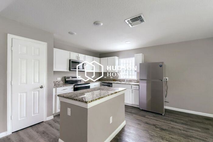 3343 Martin Luther King Dr - Photo 6 of 14