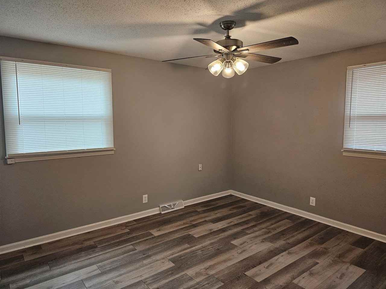 529 Morrison Dr - Photo 5 of 21