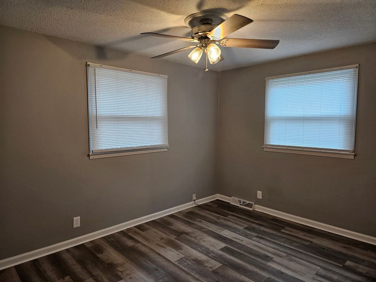 529 Morrison Dr - Photo 6 of 21