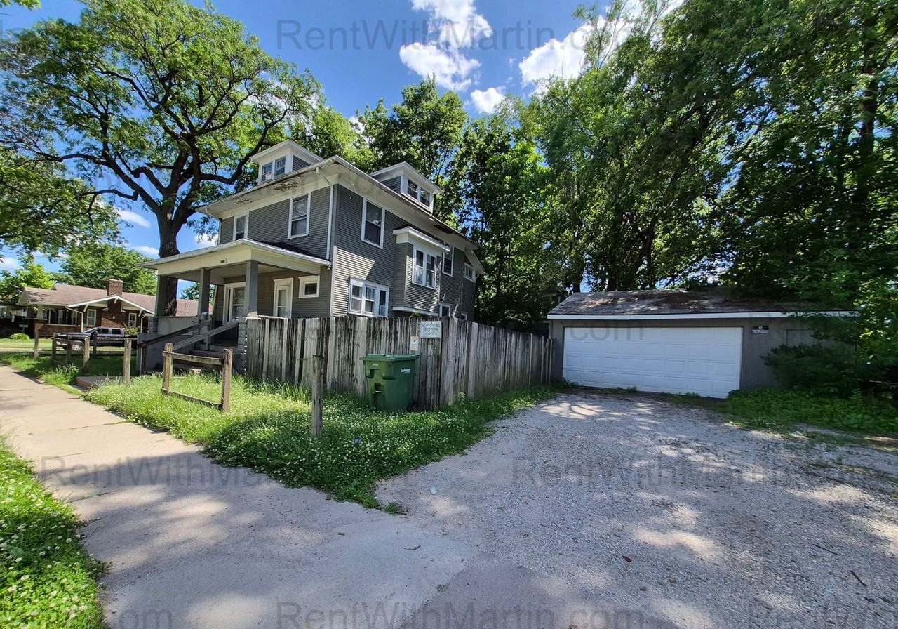 1128 Mulberry St - Photo 3 of 27