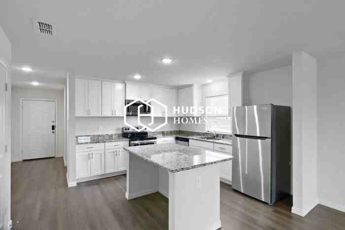 2708 William St - Photo 5 of 13
