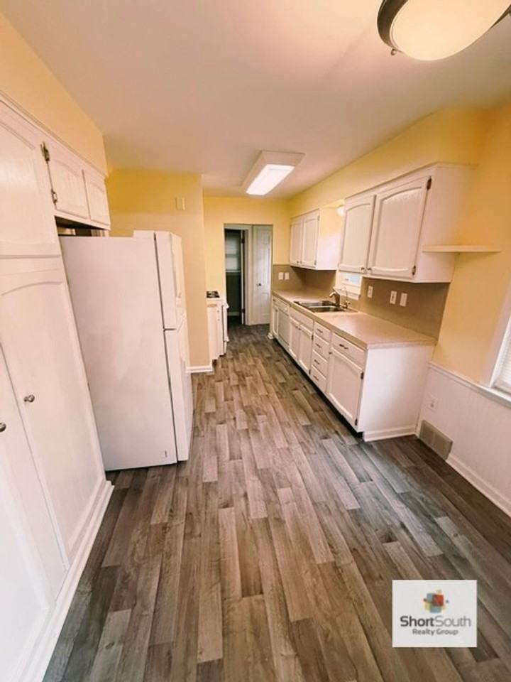 1701 Hiawatha Dr Se - Photo 3 of 15