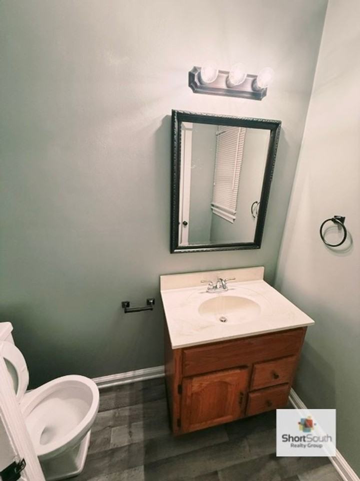 1701 Hiawatha Dr Se - Photo 4 of 15