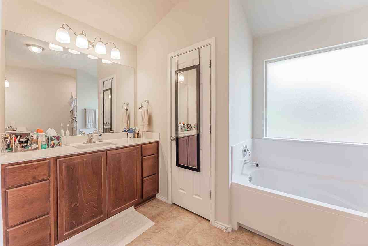 207 Christopher Dr - Photo 2 of 31
