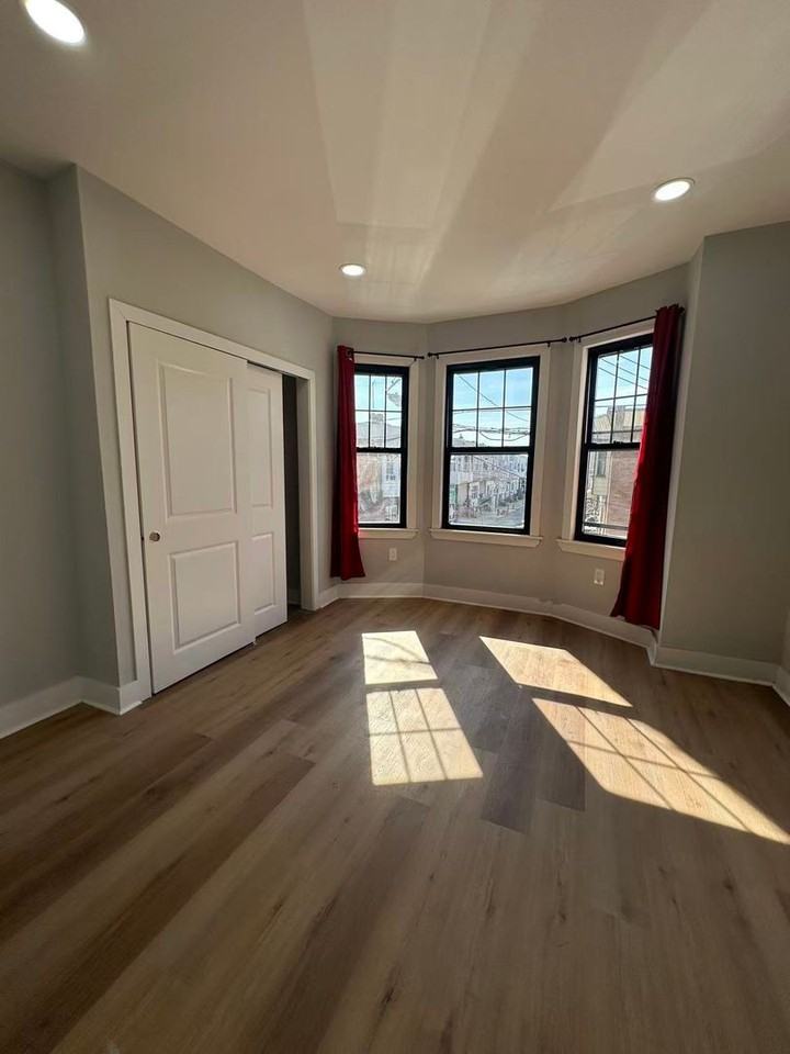 2241 Jackson St - Photo 6 of 21