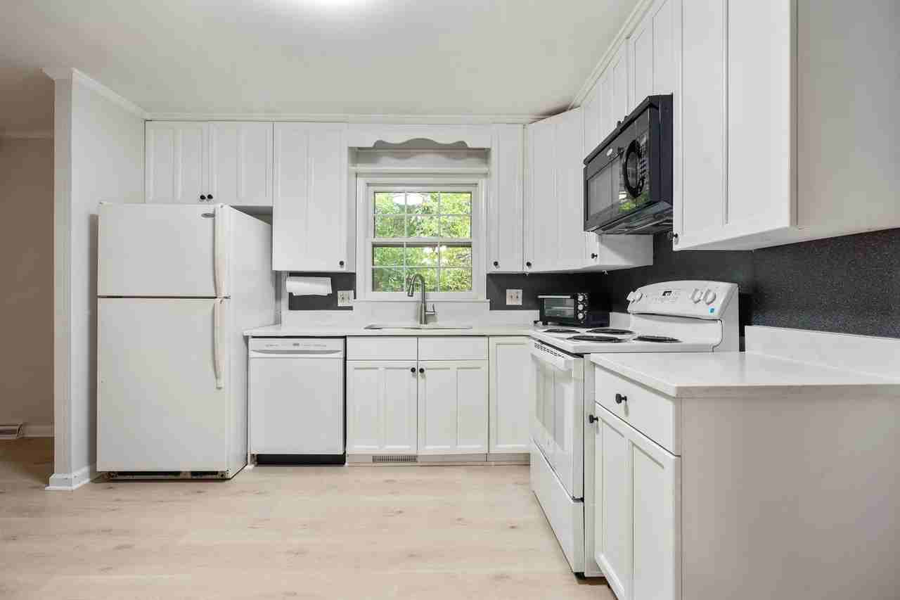 705 Shadylawn Rd - Photo 3 of 26
