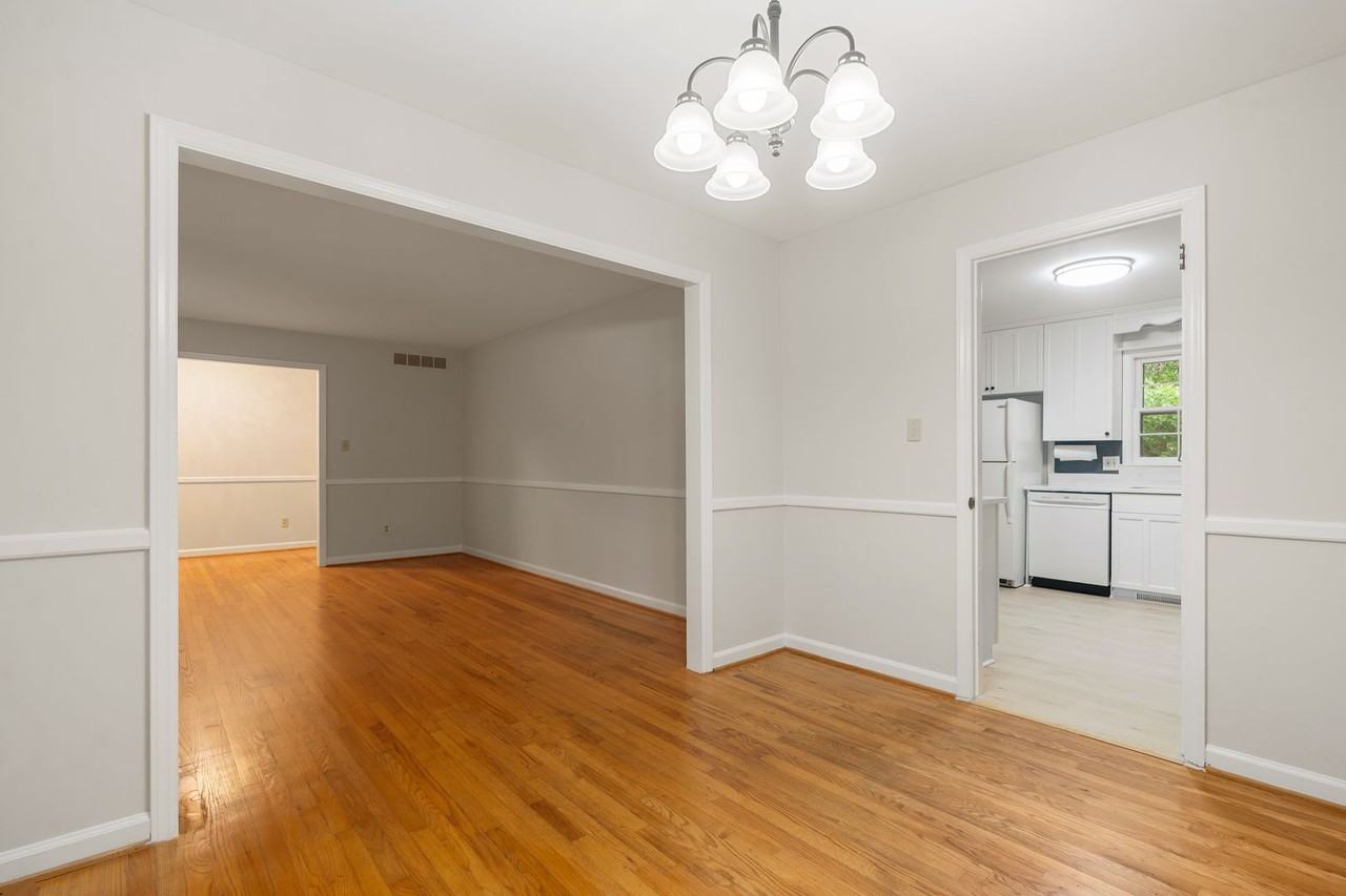 705 Shadylawn Rd - Photo 5 of 26