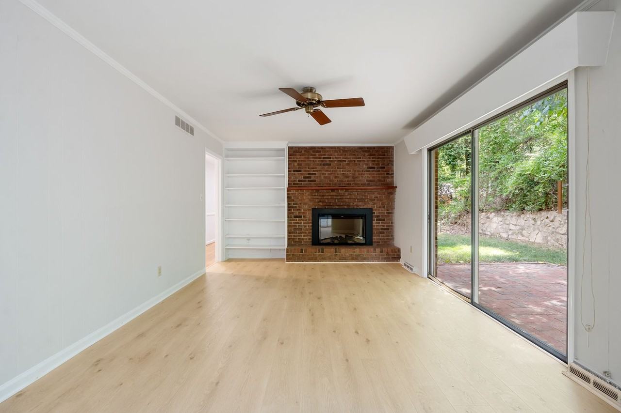 705 Shadylawn Rd - Photo 7 of 26