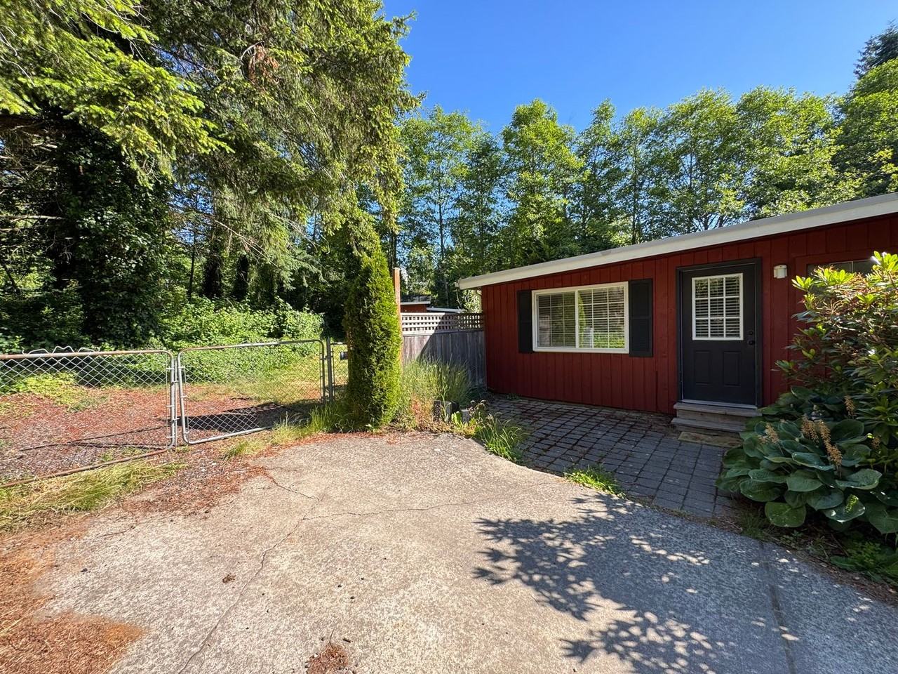 1893 Yew Street Rd - Photo 2 of 16