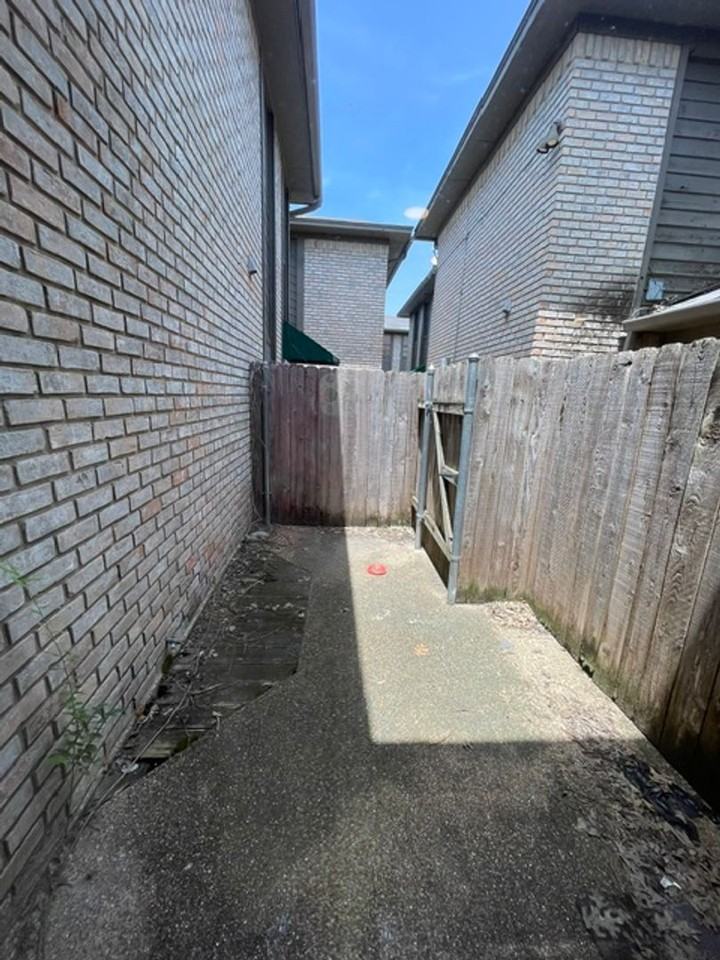 1915 S 10th St #110 - Photo 5 of 20