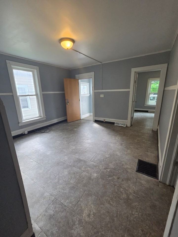 550 E 5th St #1 - Photo 3 of 12