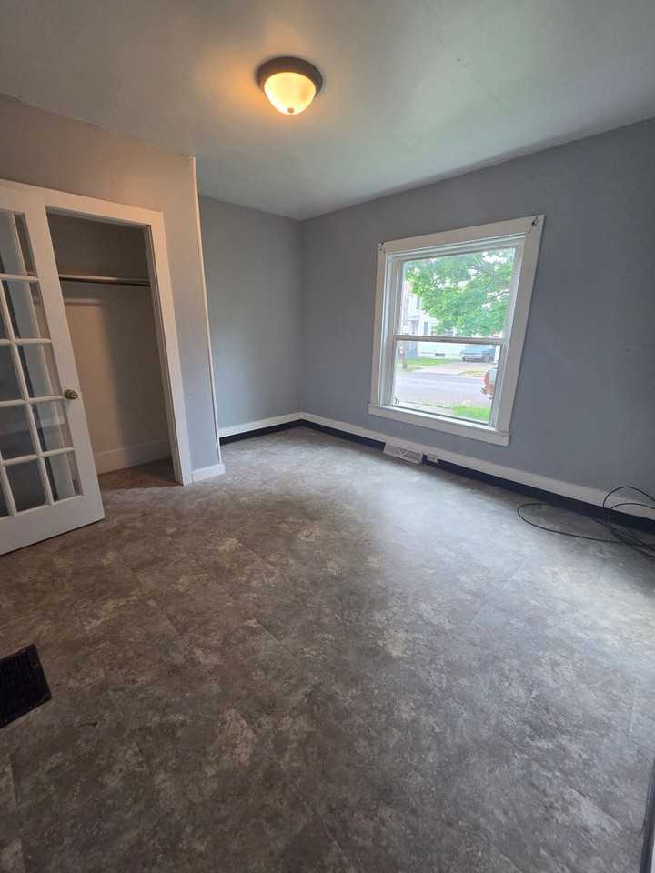 550 E 5th St #1 - Photo 4 of 12