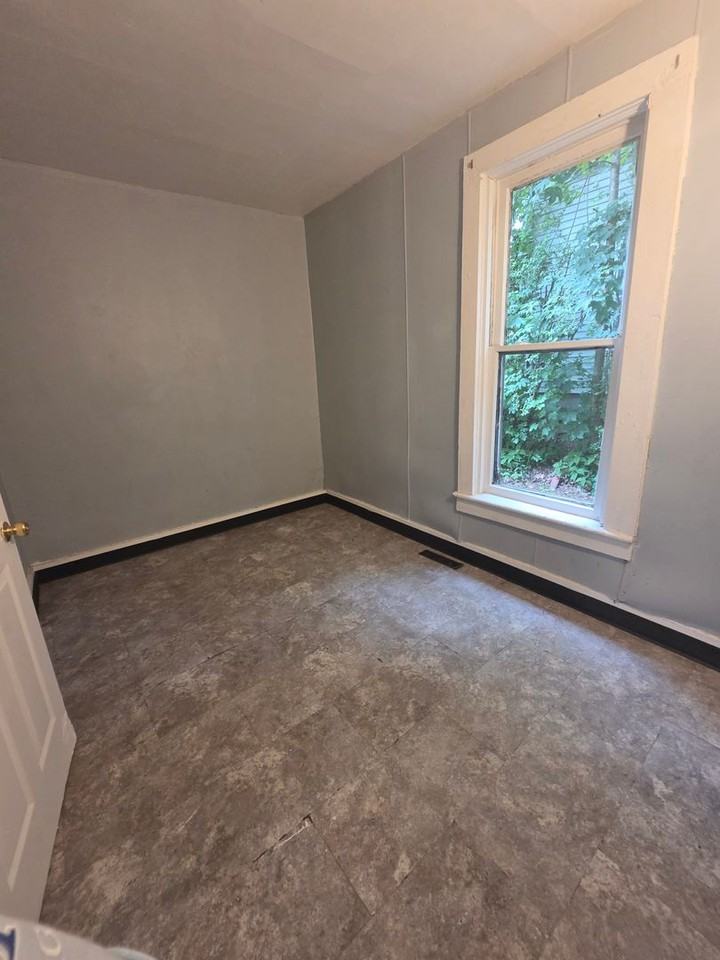 550 E 5th St #1 - Photo 5 of 12
