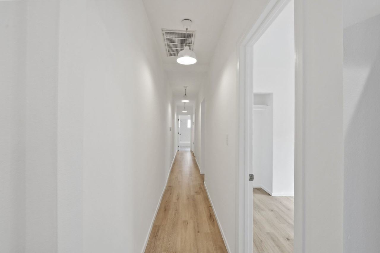 2433 Houston St - Photo 6 of 15