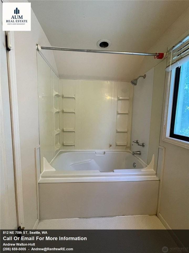 812 Ne 70th St - Photo 5 of 27