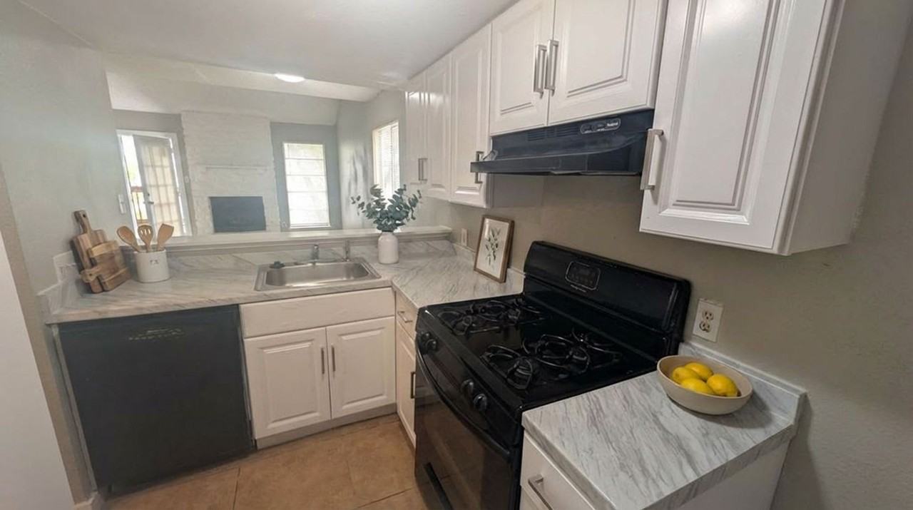 1711 Burton Dr #A - Photo 3 of 11