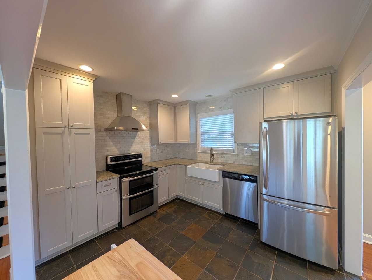 6724 Sunview Dr - Photo 3 of 28