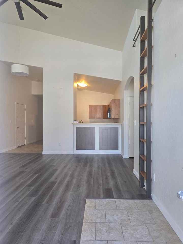 388 Blue River Dr - Photo 4 of 21