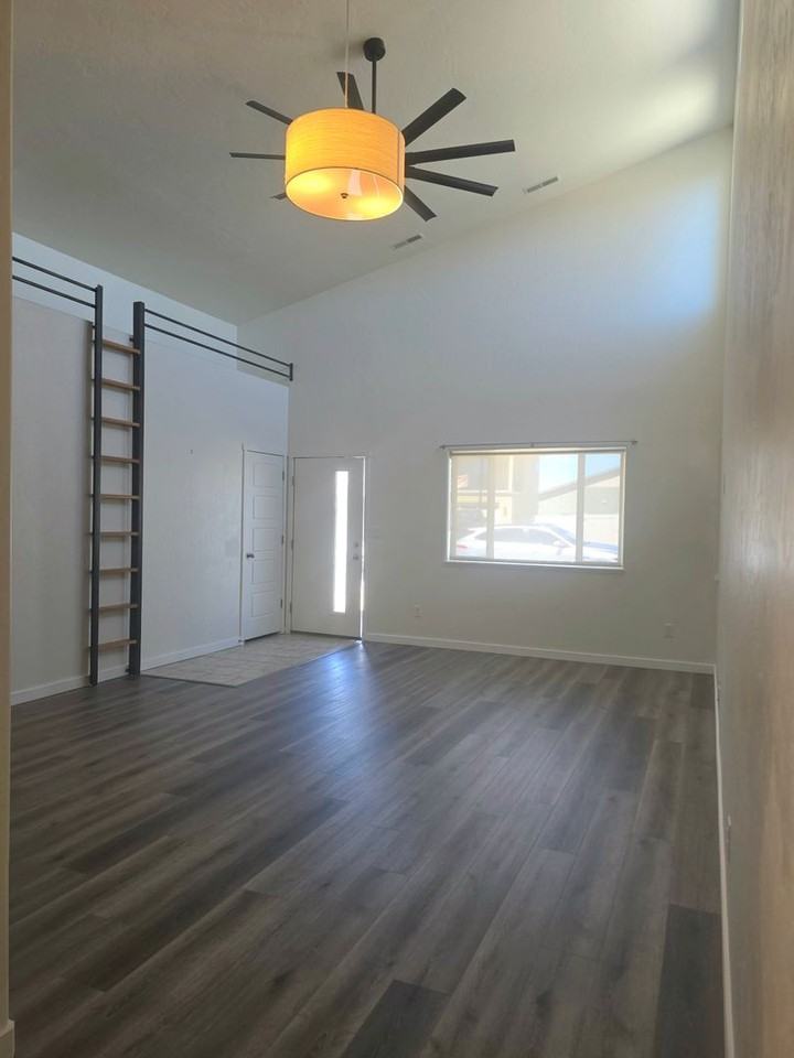 388 Blue River Dr - Photo 5 of 21