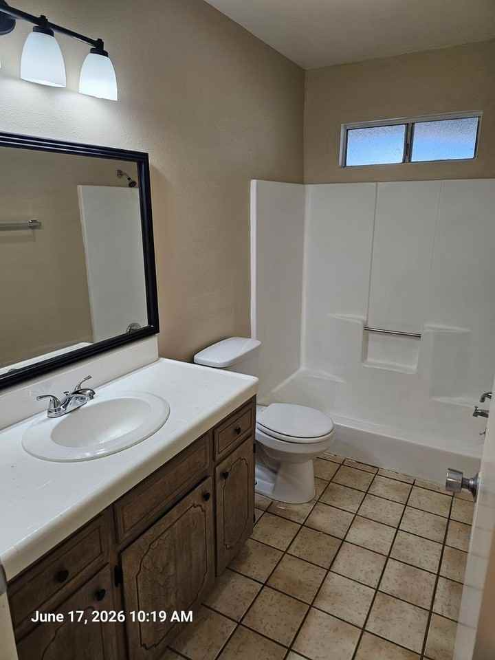 1784 Ben Franklin Ave - Photo 6 of 10