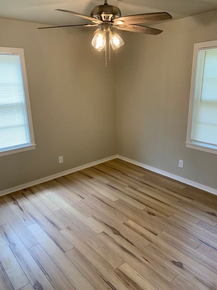 125 Bowie St - Photo 6 of 9