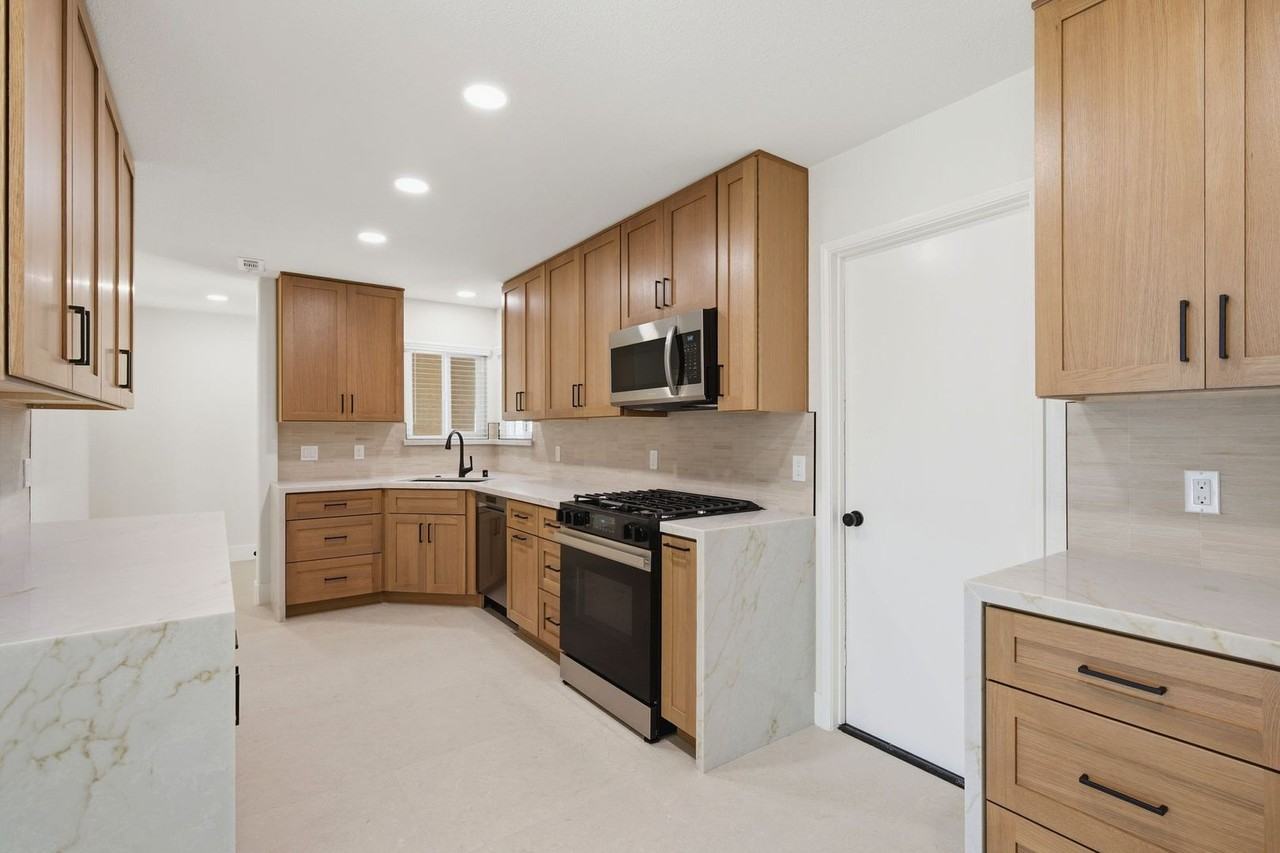 19022 Summerfield Ln - Photo 3 of 31