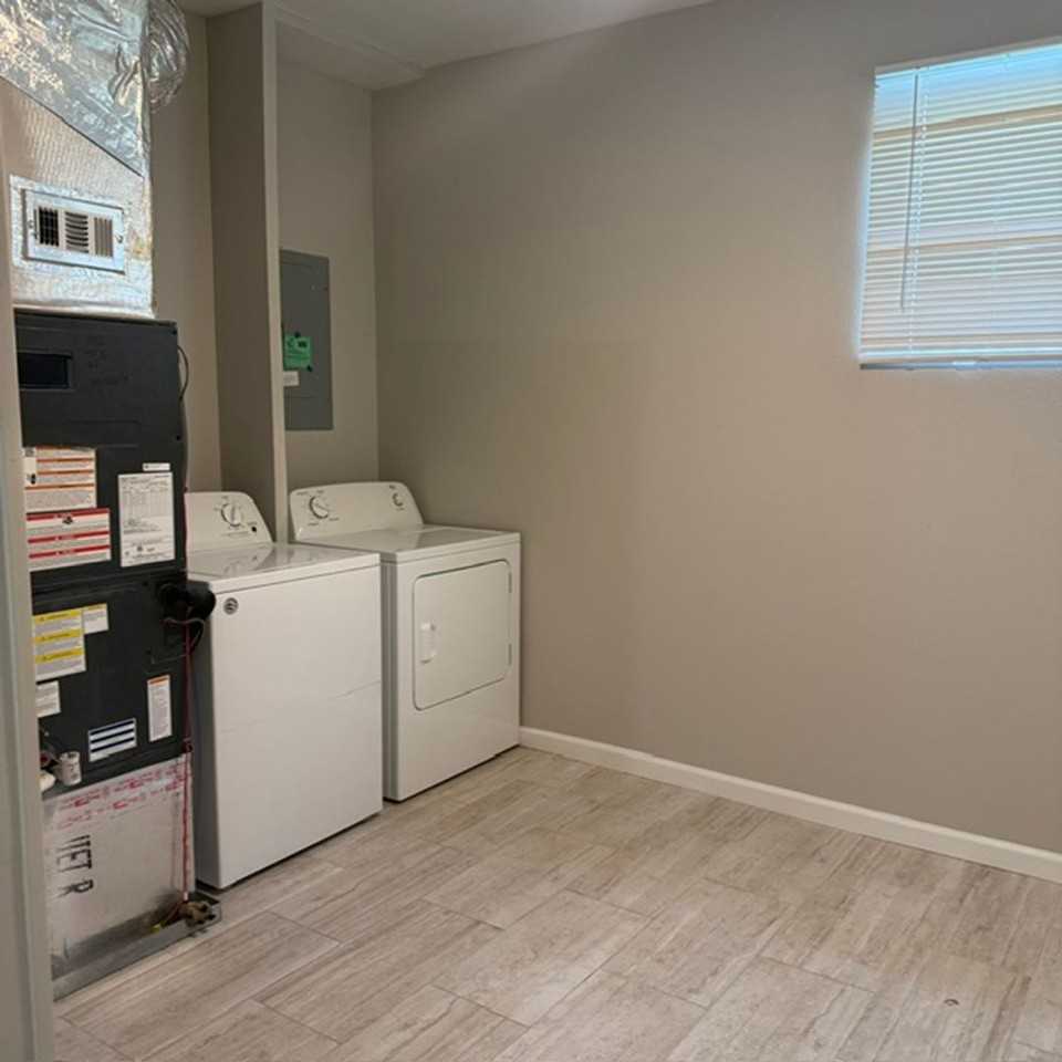 758 Parklawn Cir - Photo 6 of 8