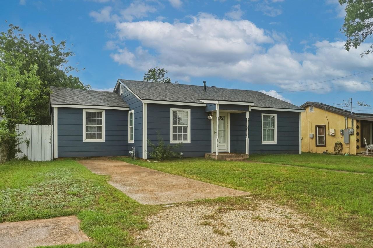 2917 Hickory St - Photo 3 of 30