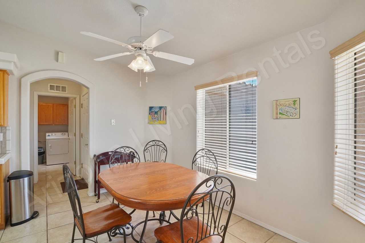 2665 Daytona Ave - Photo 7 of 26